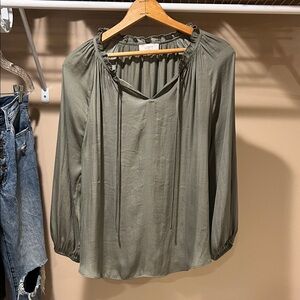 LOFT Women's Sage Green Blouse
